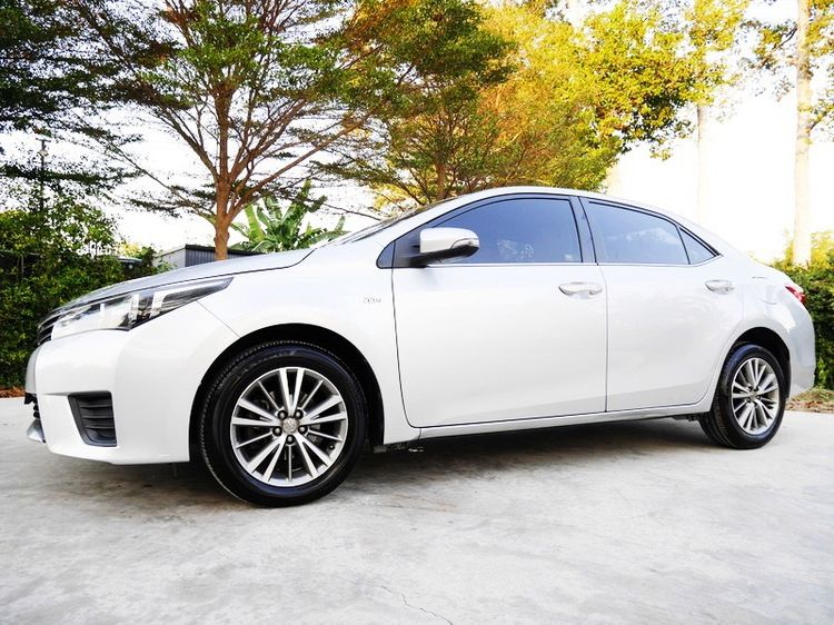 รถ Toyota Altis 1.8 E สี บรอนซ์เงิน