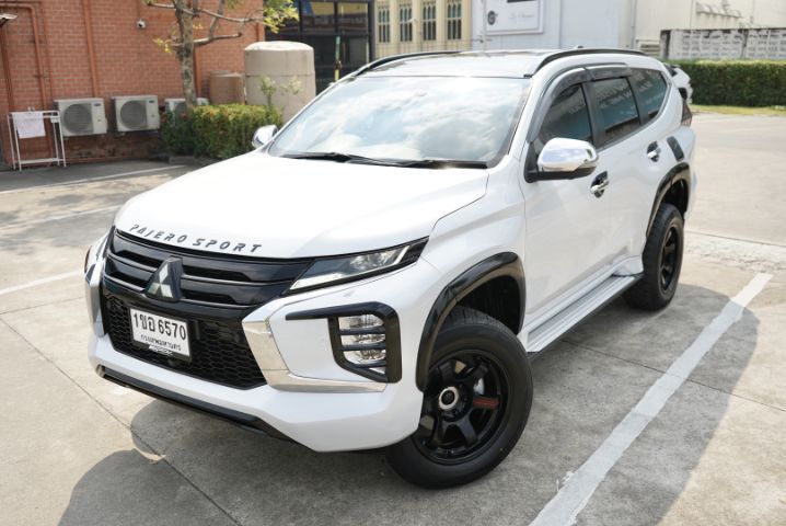 รถ Mitsubishi Pajero Sport 2.4  GT Premium Elite Edition  2WD สี ขาว
