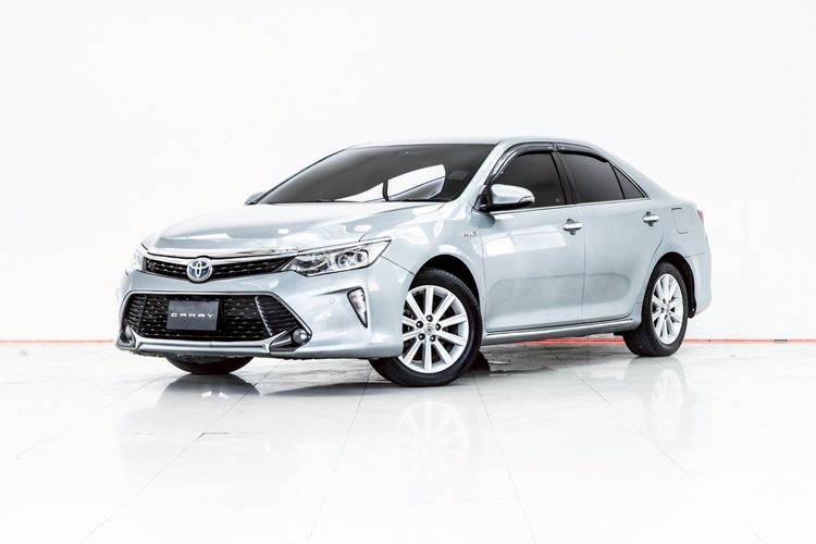 รถ Toyota Camry 2.5 HV สี เทา