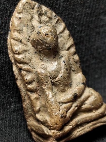 พระรอดลำพูนพิมพ์เล็กครับ รูปที่ 16