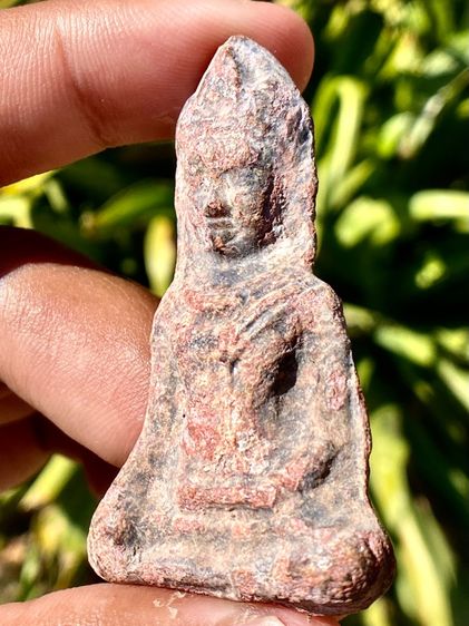 พระร่วงนั่งเทริดขนนก​ กรุวัดพระศรี​รัตน​มหาธาตุ​ลพบุรี​ เนื้อตะกั่วสนิมแดง รูปที่ 2