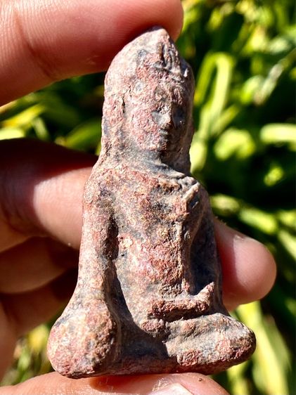 พระร่วงนั่งเทริดขนนก​ กรุวัดพระศรี​รัตน​มหาธาตุ​ลพบุรี​ เนื้อตะกั่วสนิมแดง รูปที่ 3