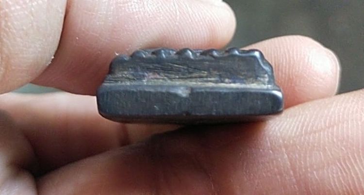 หลวงปู่ทวด หลังเตารีด ครับ รูปที่ 5