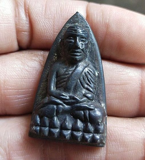 หลวงปู่ทวด หลังเตารีด ครับ