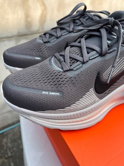 Nike Vomero 18 รูปที่ 7