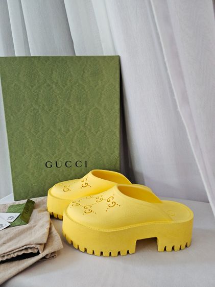 Gucci rubber Sandals shoes size. 35 สภาพดีมาก 