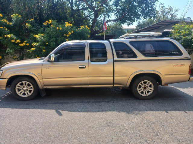 รถ Toyota Hilux Tiger D4D รุ่นย่อยอื่นๆ สี บรอนซ์ทอง