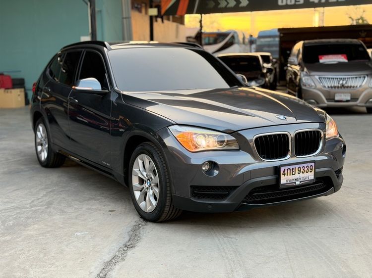 BMW X1 2013 2.0 sDrive18i Sport Sedan เบนซิน ไม่ติดแก๊ส เกียร์อัตโนมัติ เทา