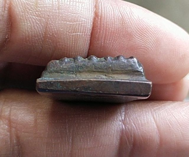 หลวงปู่ทวด หลังเตารีด ครับ รูปที่ 3