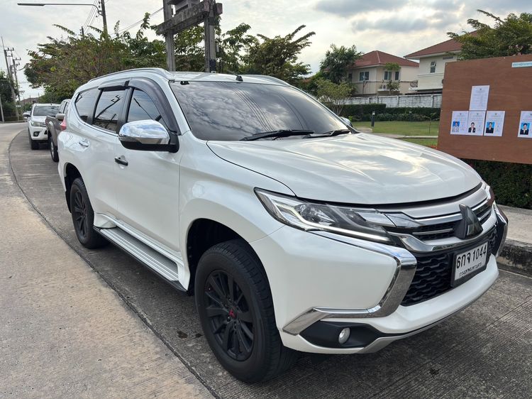 รถ Mitsubishi Pajero Sport 2.4 GT สี ขาว