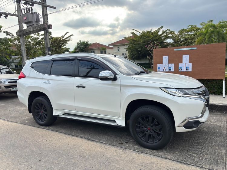 Mitsubishi Pajero Sport 2016 2.4 GT Utility-car ดีเซล ไม่ติดแก๊ส เกียร์อัตโนมัติ ขาว รูปที่ 2