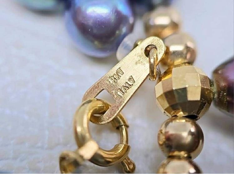 สร้อยมุกอโกยาสีพิเศษ สีฟ้าเทาเหลือบม่วงเขียว 🩶🩵💚ผิวมุกมันเงาแวววาวค่ะ แต่งจี้มุกเซาท์ซีทรงหยดน้ำ เรือนทองแท้ K18 💛  รูปที่ 6