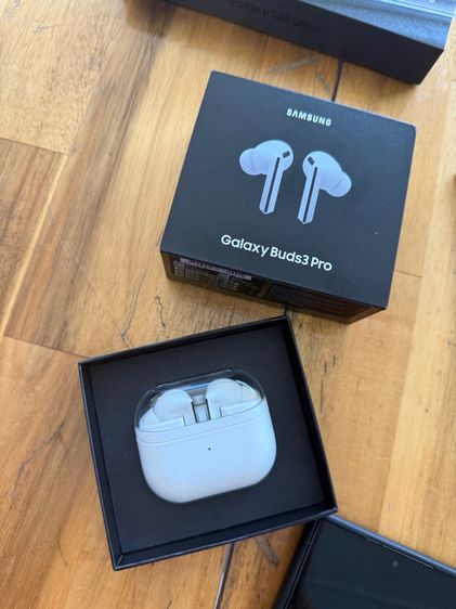 อื่นๆ Samsung galaxy buds3 pro สีขาว สวย ครบกล่อง