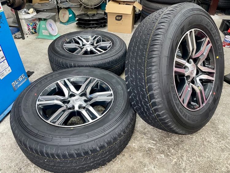 ล้อแม็ก TOYOTA FORTUNER LEADER ขอบ 17” ถอดป้ายแดง ยาง DUNLOP 265-65R17 ปี 25 สีเส้นตุ่มหน้ายางยังอยู่ครบ รูปที่ 2