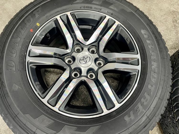 ล้อแม็ก TOYOTA FORTUNER LEADER ขอบ 17” ถอดป้ายแดง ยาง DUNLOP 265-65R17 ปี 25 สีเส้นตุ่มหน้ายางยังอยู่ครบ รูปที่ 8