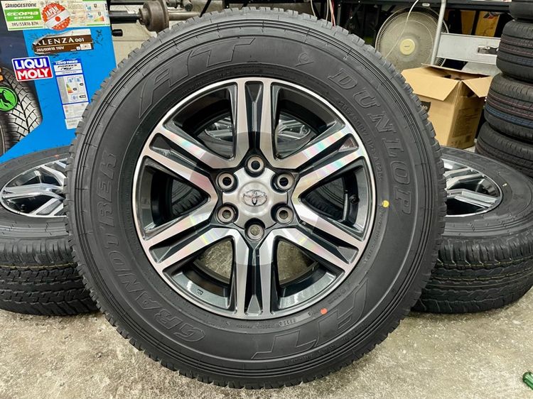 17" ล้อแม็ก TOYOTA FORTUNER LEADER ขอบ 17” ถอดป้ายแดง ยาง DUNLOP 265-65R17 ปี 25 สีเส้นตุ่มหน้ายางยังอยู่ครบ