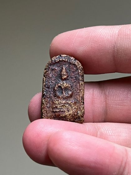 พระเนื้อผงลงรัก