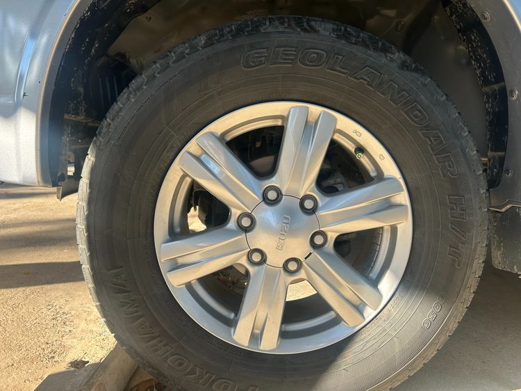 รถ Isuzu MU-7 3.0 Primo Platinum สี ดำ