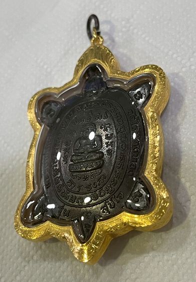 เหรียญพญาเต่าเรือน รุ่นสุขใจ เนื้อนวะ บล็อกบอล โค๊ทเดียวชัดเจน หลวงปู่หลิว วัดไร่แตงทอง ปี 2537 สวยงามพร้อมกรอบทองคำมือ 1 รูปที่ 3