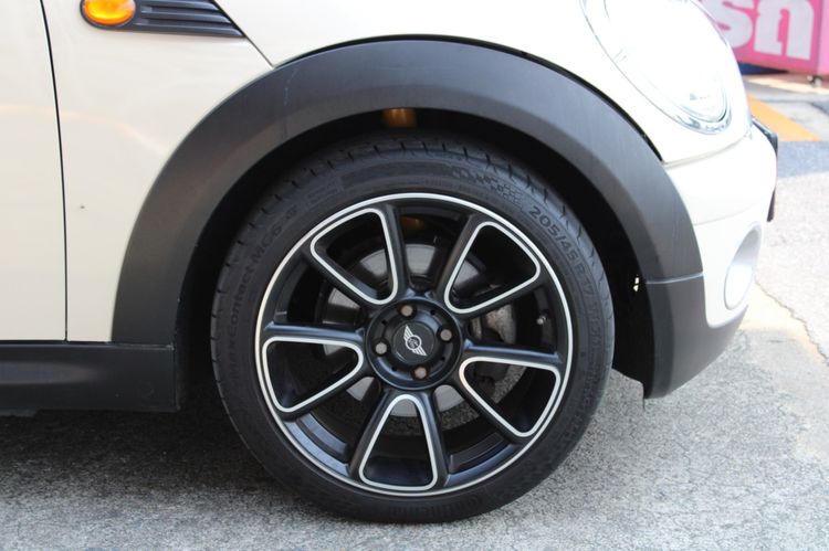 Mini COOPER 2010 รุ่นย่อยอื่นๆ Sedan เบนซิน ไม่ติดแก๊ส เกียร์อัตโนมัติ ขาว รูปที่ 3