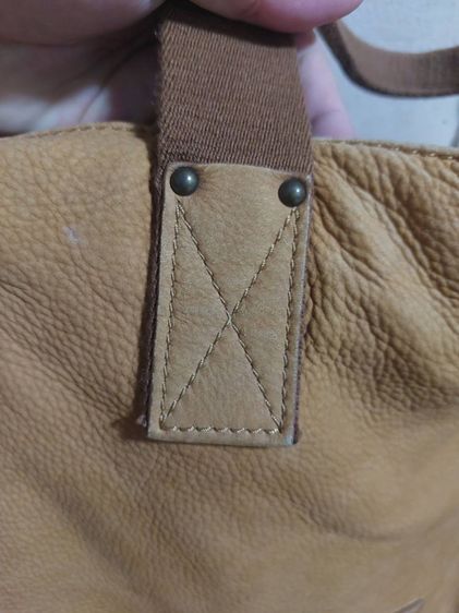 กระเป๋าหนังนูบัคสีน้ำตาลอ่อนสะพายข้าง Timberland Made in Italy งานหนังสวยหนานิ่ม สายสะพายฟรีไซต์ปรับยาวได้อีกผ้าผสมหนังหนาทน รูปที่ 3
