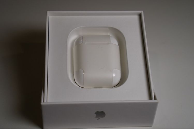 Airpods with charging case รูปที่ 4