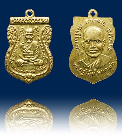 เหรียญเสมาหลวงพ่อทวด วัดช้างให้ รุ่น3 ปี 2504  พิมพ์ข้างขีด กะไหล่ทอง