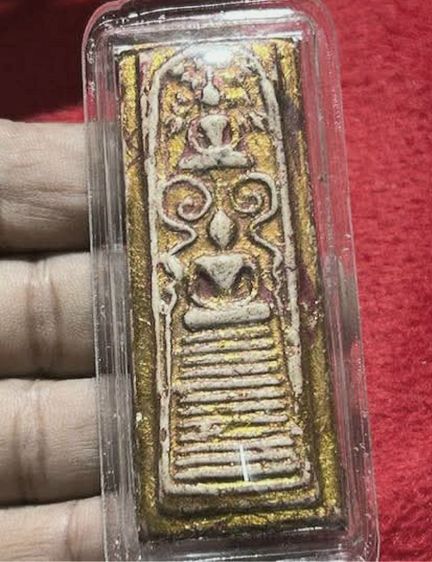 พระเก่าด้านหลังมีรอยยันต์เลี่ยมกรอบเก่า