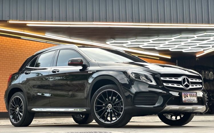 รถ Mercedes-Benz GLA-Class GLA250 สี ดำ