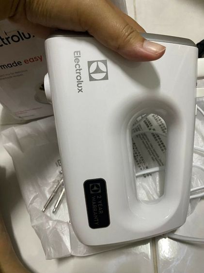 ส่งต่อเครื่องผสมอาหารแบบมือจับ elextrolux EMH3407