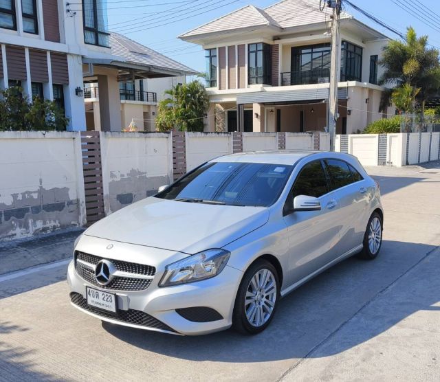 รถ Mercedes-Benz A-Class A180 สี เทา