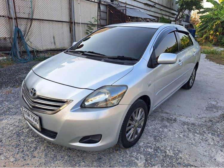 รถ Toyota Vios 1.5 E Ivory สี บรอนซ์เงิน