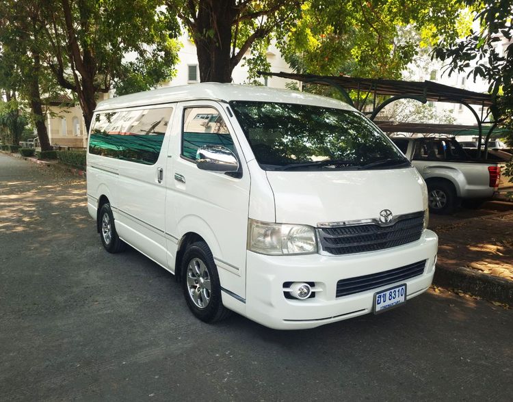 รถ Toyota Ventury 2.7 G สี ขาว