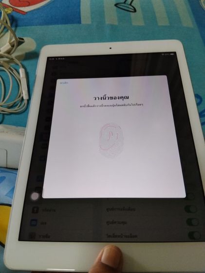 ipad gen6 sim wifi TH 128 สภาพเดิมๆ จอแท้ ทุกอย่างเดิมหมด ตำหนิ ลำโพงไม่ดัง ต้องใช้หูฟัง ios 17.10 แบตยังทนใช้ได้ทั้งวัน รูปที่ 3