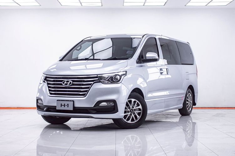 รถ Hyundai H-1  2.5 Elite สี เทา