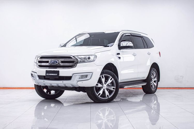 รถ Ford Everest 2.2 Titanium Plus สี ขาว