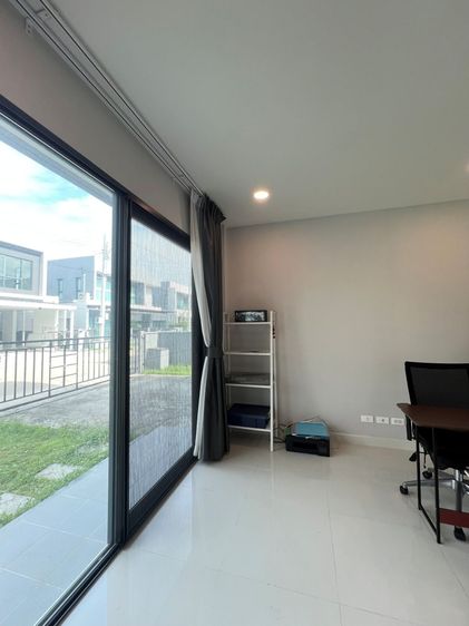 มีบางส่วน For Sale ขายด่วน บ้านเดี่ยว 3 ห้องนอน หลังมุม หมู่บ้านเซนโทร รามอินทรา - จตุโชติ 2 ( Centro Ramindra–Chatuchot 2 ) สภาพใหม่ พร้อมอยู่ รูปที่ 3