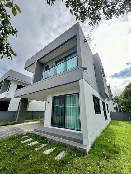 มีบางส่วน For Sale ขายด่วน บ้านเดี่ยว 3 ห้องนอน หลังมุม หมู่บ้านเซนโทร รามอินทรา - จตุโชติ 2 ( Centro Ramindra–Chatuchot 2 ) สภาพใหม่ พร้อมอยู่ รูปที่ 2