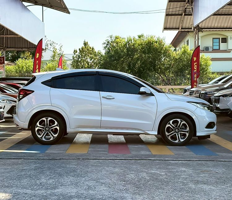 Honda HR-V 2018 1.8 EL Sedan เบนซิน ไม่ติดแก๊ส เกียร์อัตโนมัติ ขาว รูปที่ 2