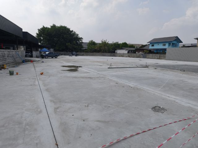 รับเทพื้นคอนกรีต สนามกีฬา ตลาด โกดัง ลานจอดรถ  รูปที่ 3