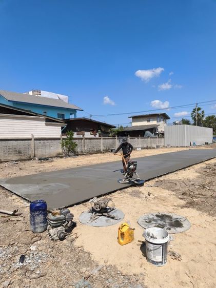 รับเทพื้นคอนกรีต สนามกีฬา ตลาด โกดัง ลานจอดรถ  รูปที่ 15