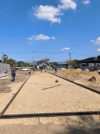 รับเทพื้นคอนกรีต สนามกีฬา ตลาด โกดัง ลานจอดรถ  รูปที่ 6