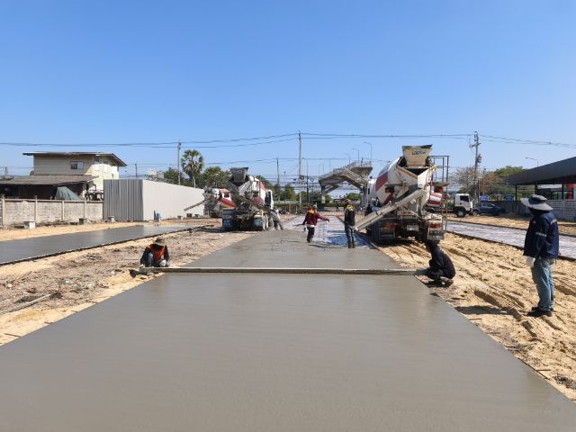 รับเทพื้นคอนกรีต สนามกีฬา ตลาด โกดัง ลานจอดรถ  รูปที่ 13