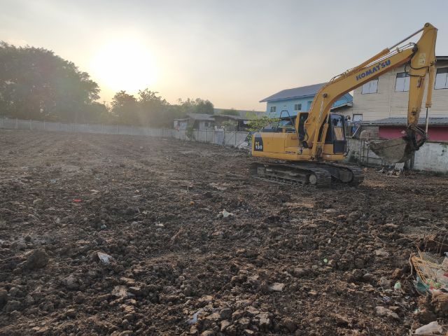 รับขุดตอยูคา ขุดรากไม้ ขนทิ้งหรือฝังกลบ ปรับพื้นที่ พัฒนาให้เช่า รูปที่ 10