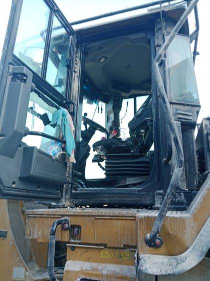 ขายด่วน รถตัก CAT มือสอง เจ้าของขายเอง  สภาพนางฟ้า ดูแลเช็คระยะตลอด ใช้งานต่อได้ทันที รูปที่ 2