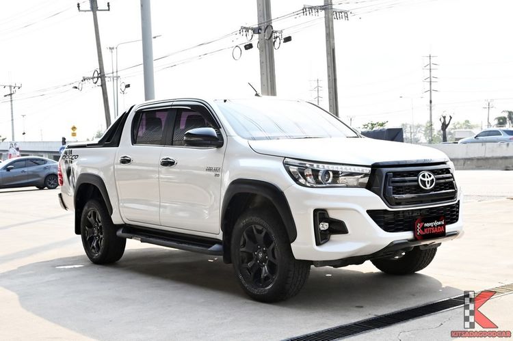 รถ Toyota Hilux Revo 2.8 Prerunner G Rocco สี ขาว