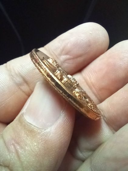 เหรียญเทพพระราหูทรงครุฑ พิธี 4 ภาค อ.ลักษณ์ สถาบันพยากรณ์ศาสตร์ ปี 54 ฝังเม็ดนวโลหะ ยิงโค๊ต หมายเลขกำกับ ค ๓๖๘๑๗ พร้อมกล่องเดิม รูปที่ 3