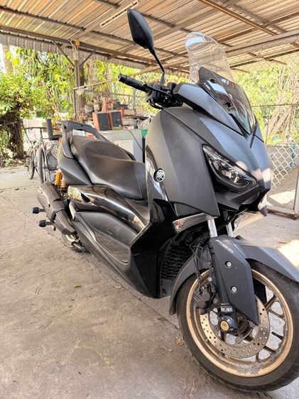 Xmax 300 ไมล์น้อย วิ่งไม่ถึง 7000 กิโล มีโช้คแต่งOHLINS ของแท้ซื้อมาเกือบ 30,000 บาทแถมให้
