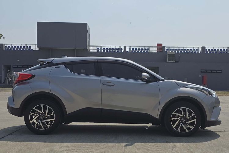 Toyota C-HR 2018 1.8 Hybrid Mid Utility-car เบนซิน ไม่ติดแก๊ส เกียร์อัตโนมัติ เทา รูปที่ 4