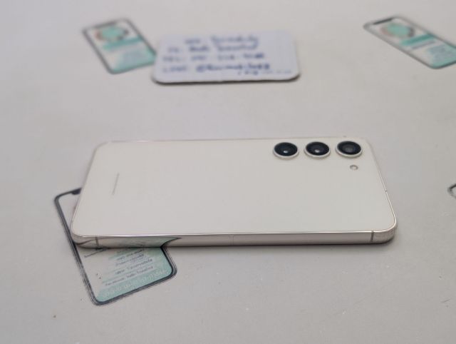 ขาย เทิร์น Samsung Galaxy S23 256 Gb Cream ศูนย์ไทย สภาพสวย มีตัวเครื่องอย่างเดียว ไม่มีอุปกรณ์อื่น ถูกๆ เพียง 7,990 บาท ครับ รูปที่ 3